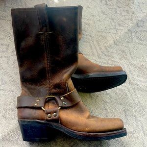 Nice Frye boots, don’t fit me anymore since I got pregnant. Wore them once.